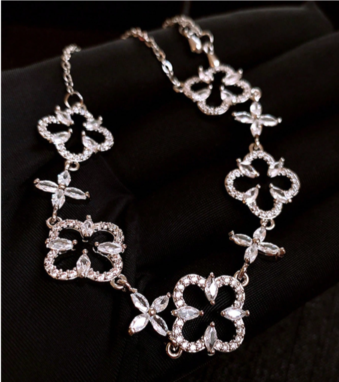 Hollow 4-Leaf Clover