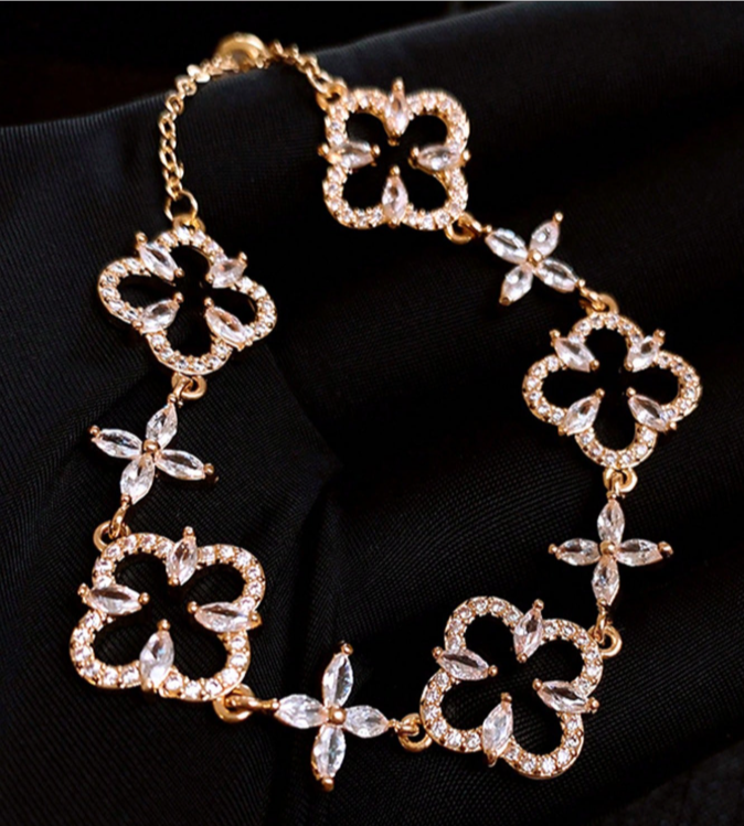 Hollow 4-Leaf Clover